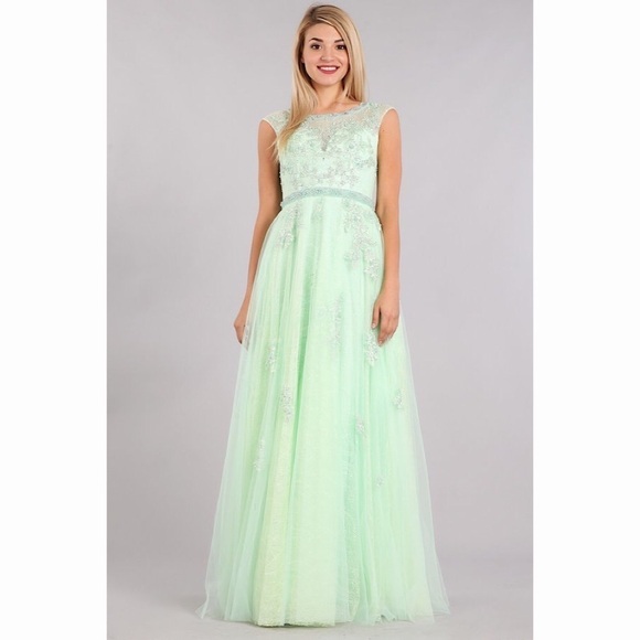 Lace Mint Dress with Embellished Waist 👗 - Picture 1 of 6